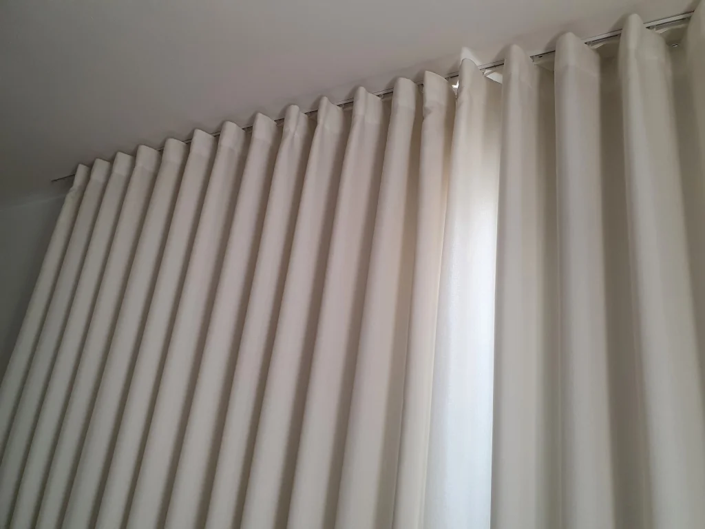cortina de tecido em uma janela