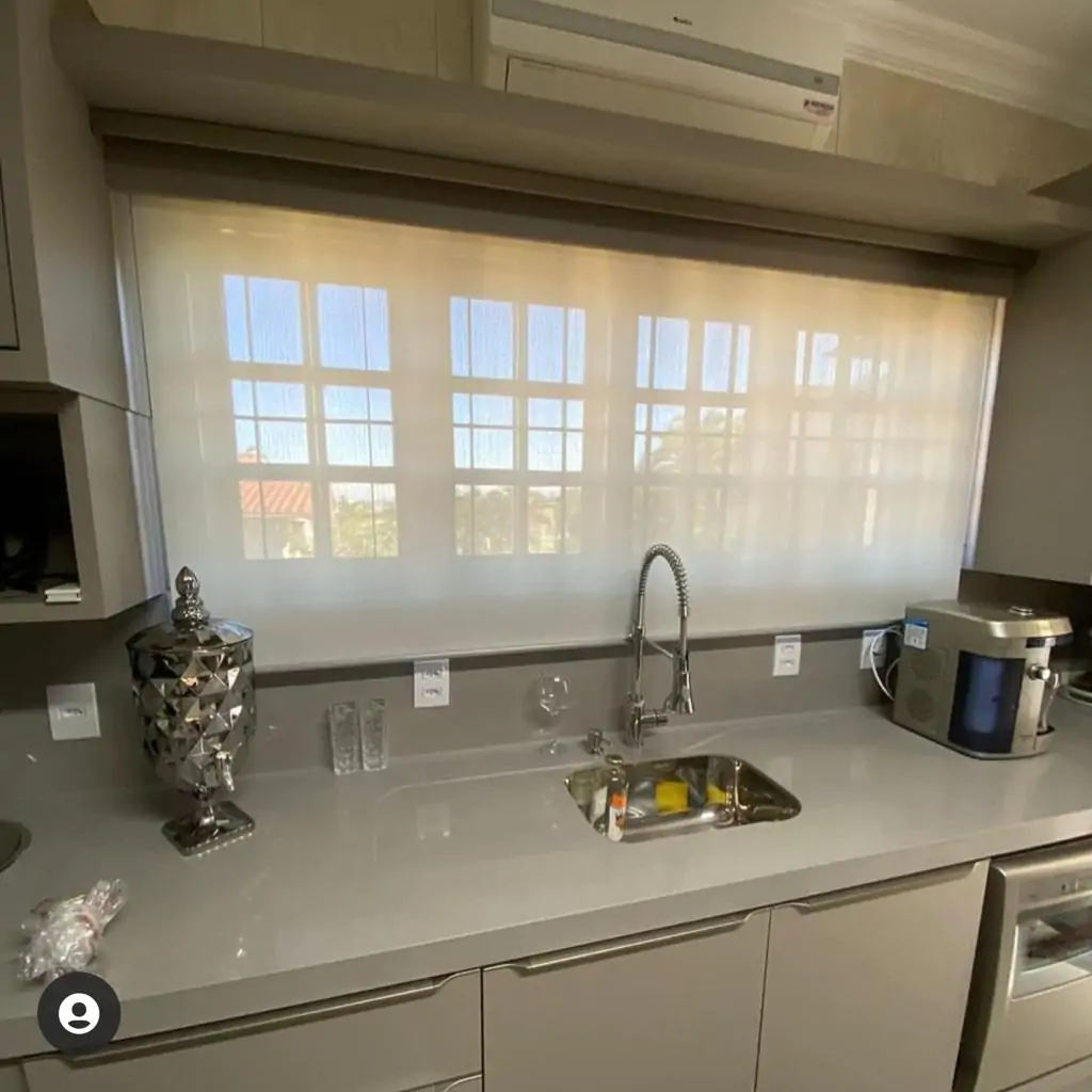 cortina sob medida na cozinha 